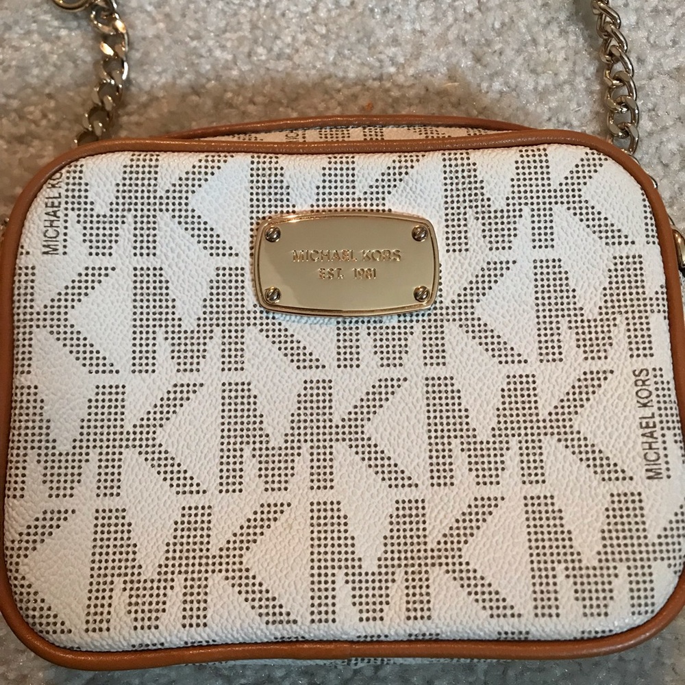 🛑 SOLD 🛑Michael Kors Cross Body
